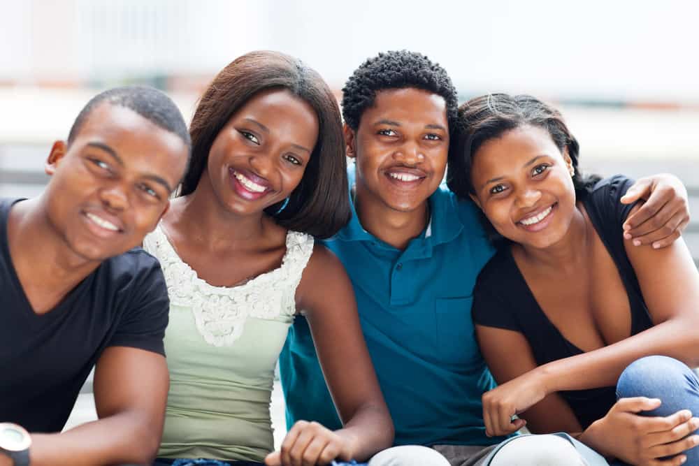 5 jeunes kinois expliquent les défis de s’approvisionner en preservatif.